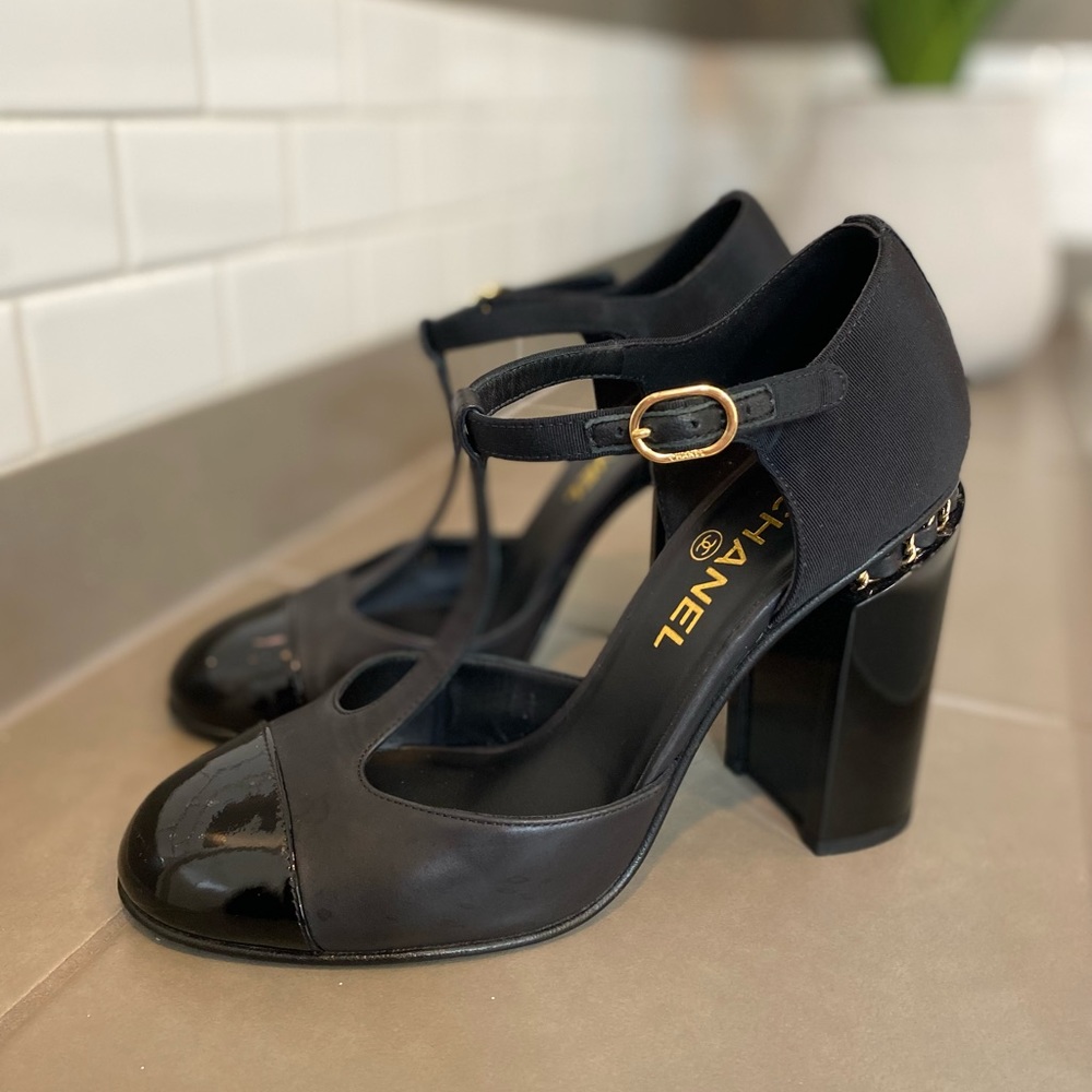 Beautiful CHANEL pumps, block heels.